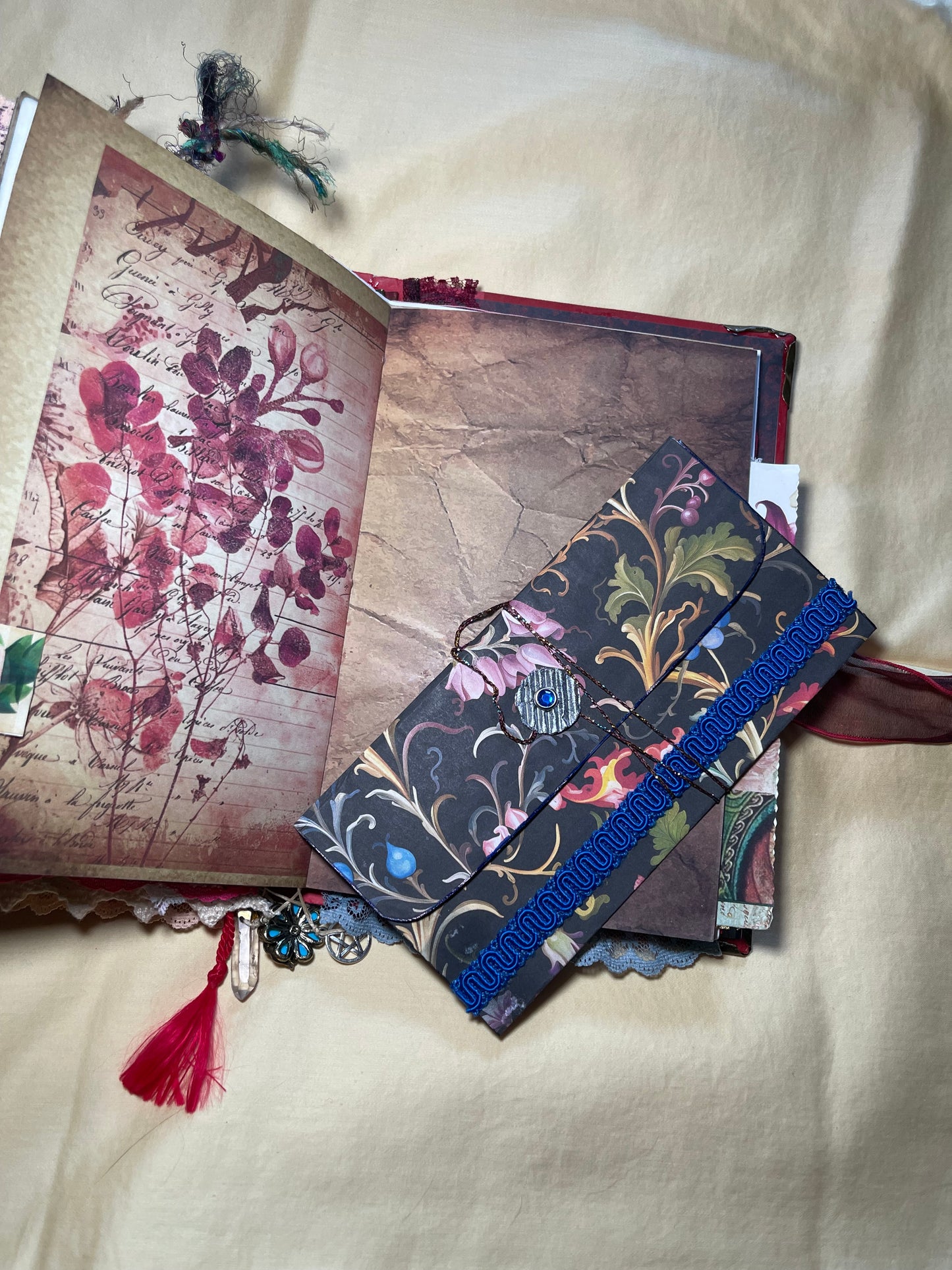 Romani Themed Junk Journal (192 Pages)